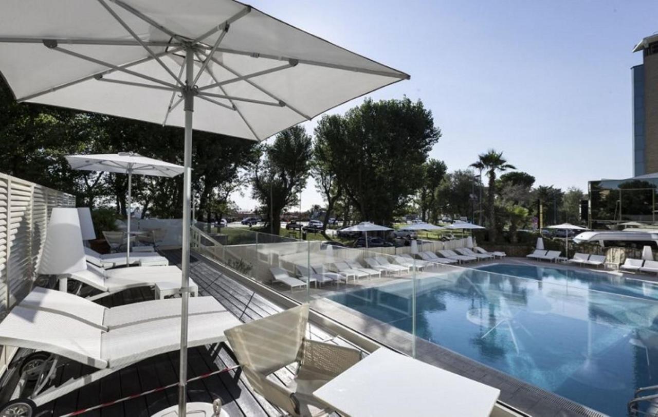 Hotel Sporting Rimini Esterno foto