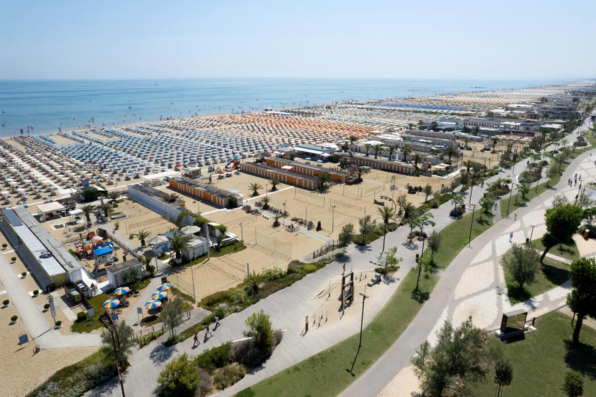 Hotel Sporting Rimini Esterno foto
