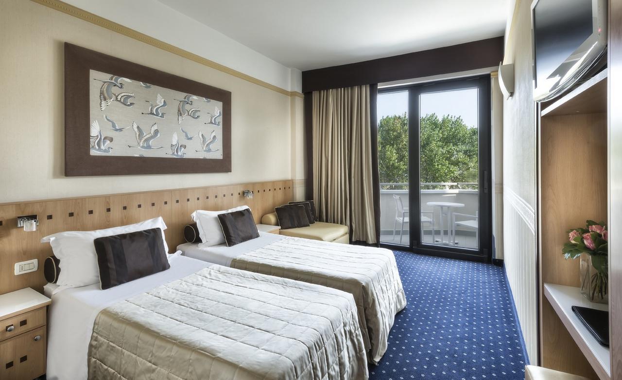 Hotel Sporting Rimini Esterno foto
