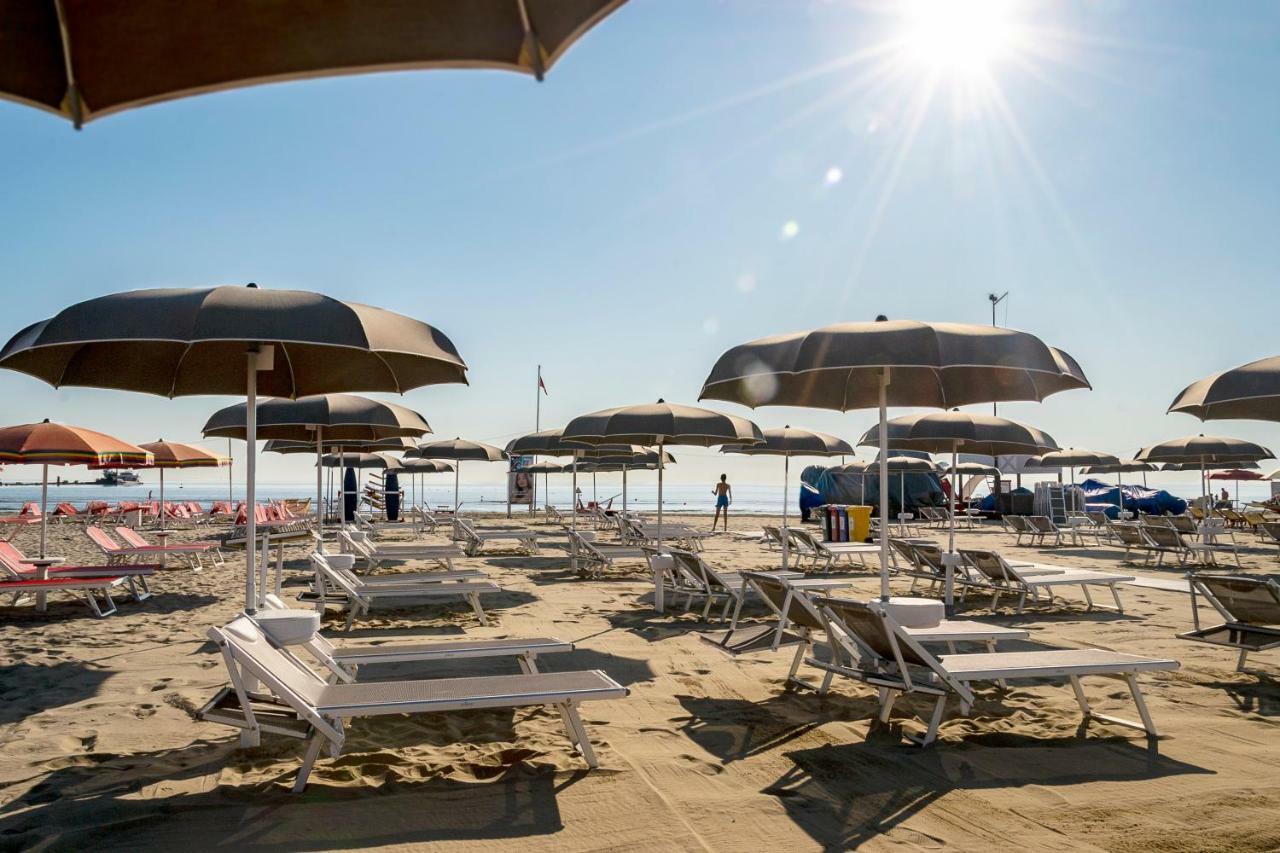 Hotel Sporting Rimini Esterno foto
